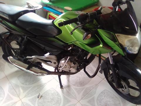 Moto Pulsar 135