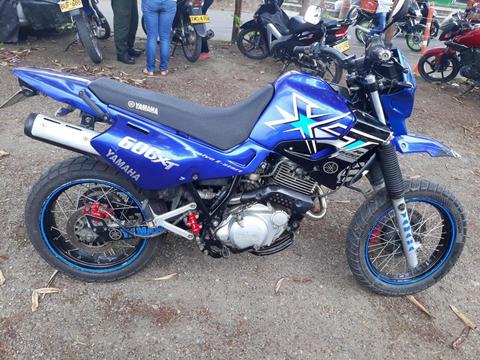 Motocicleta XT 600