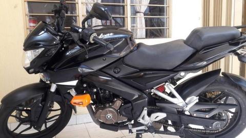 se vende pulsar 200 ns, en buen estado, todo al dia admirela
