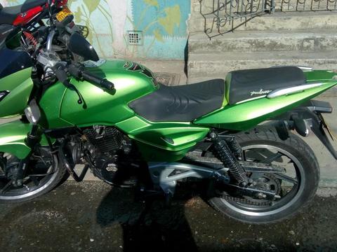 Moto Pulsar 200