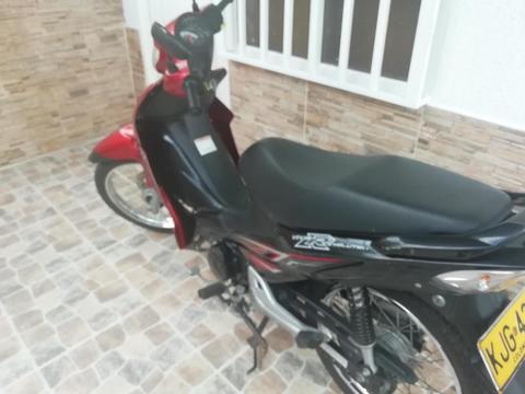 Vendo Moto Suzuki viva revolucion 115 modelo 2013 papeles al dia