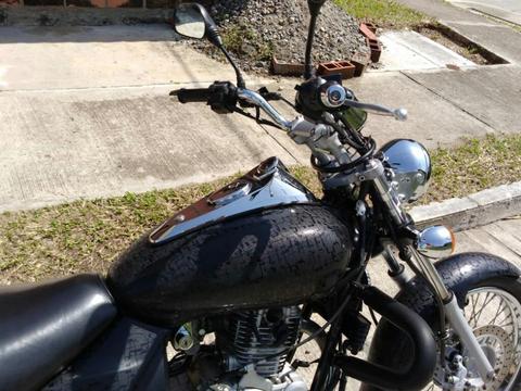 Vendo Moto Avenger 220 Modelo 2015