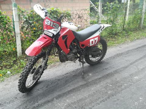 Hermosa Moto para Enduro Solo Carta