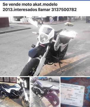 Vendo Moto Akt180