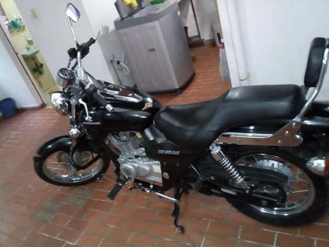 Vendo Avenger 220 modelo 2015