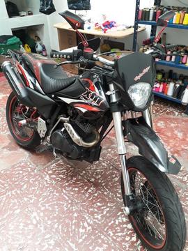 Vendo Motocicleta Xm200 en Buen Estado