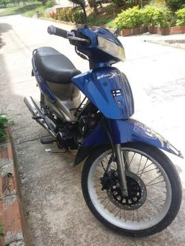 VENDO VIVA MODELO 2004 MATRICULADA EN