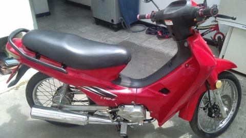 VENDO MUY BONITA AKT SPECIAL MOD 2010