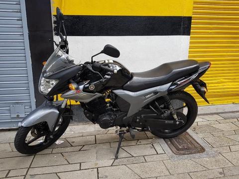 Moto Yamaha Sz16r 2015