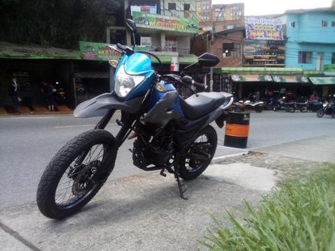 VENDO AKT TT 150 MODELO 2015 1450000