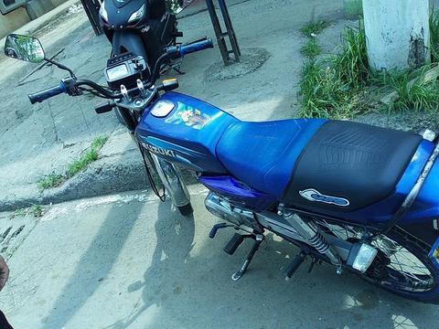 Vendo O Cambio Moto Suzuki Modelo 2004