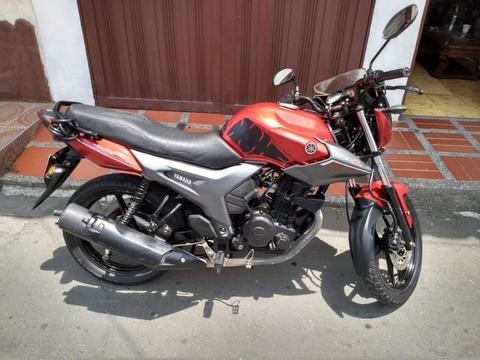 VENDO MOTO YAMAHA SZR modelo 2014