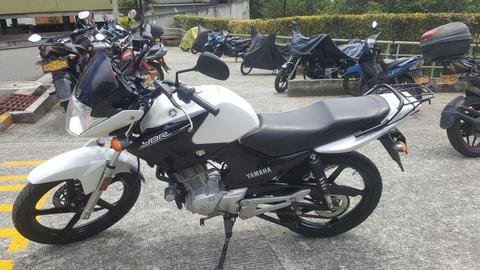 Vendo moto Yamaha YBR blanca