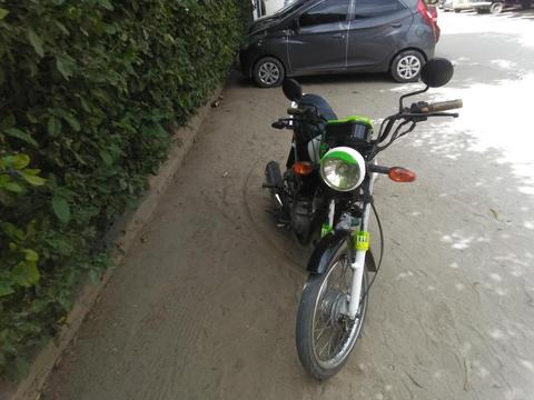 se vende moto AX4 modelo 2014 buen estado