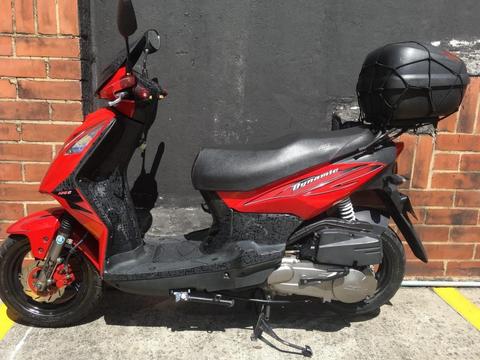 Akt Dynamic 125 Scooter Muy económica