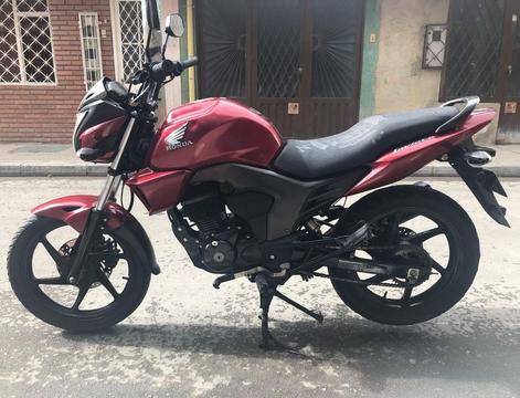 Moto Honda Invicta 2016