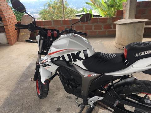 Vendo Motocicleta Suzuki Gixxer