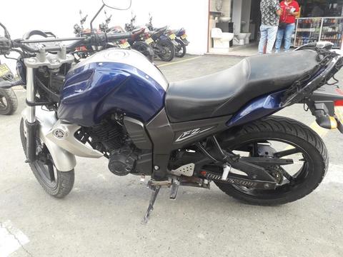 se vende moto fz 2015 tel 3112154134