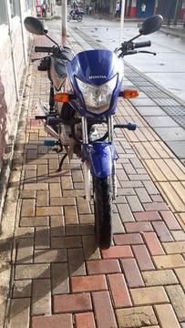 Vendo Moto Honda Cb1pro