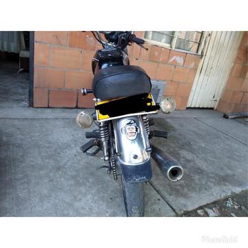 Vendo Moto Akt125 Modelo 2008 en Buen Es
