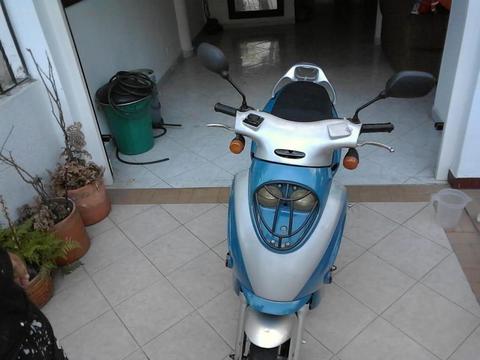 Vendo Moto Scooter en Buen Estado
