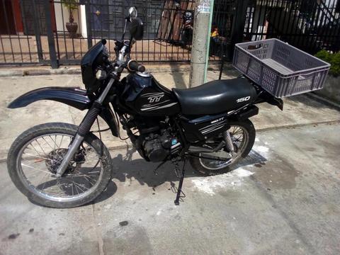 Vendo motocicleta AKTTT 150 modelo 2013 con todo al día por 1500000 2000000