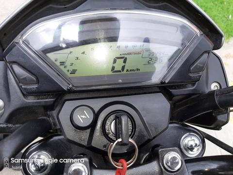 Moto Honda 2016 150 invicta