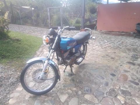 Se Vende O Se Cambia a Bóxer modelo 2002