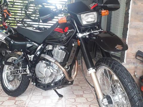 Moto Suzuki Dr 650 2020