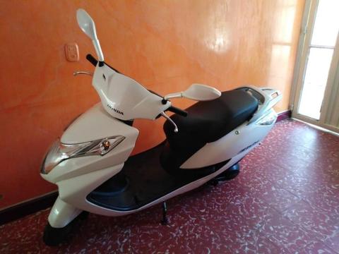 Moto Honda Élite (Automática)